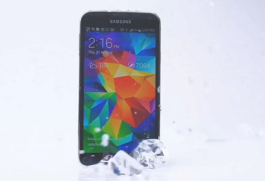 Auch das Galaxy S5 von Samsung macht mit bei der #IceBucketChallenge