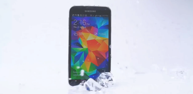 Auch das Galaxy S5 von Samsung macht mit bei der #IceBucketChallenge