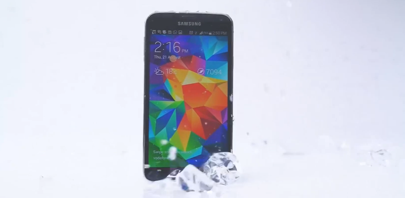 Auch das Galaxy S5 von Samsung macht mit bei der #IceBucketChallenge