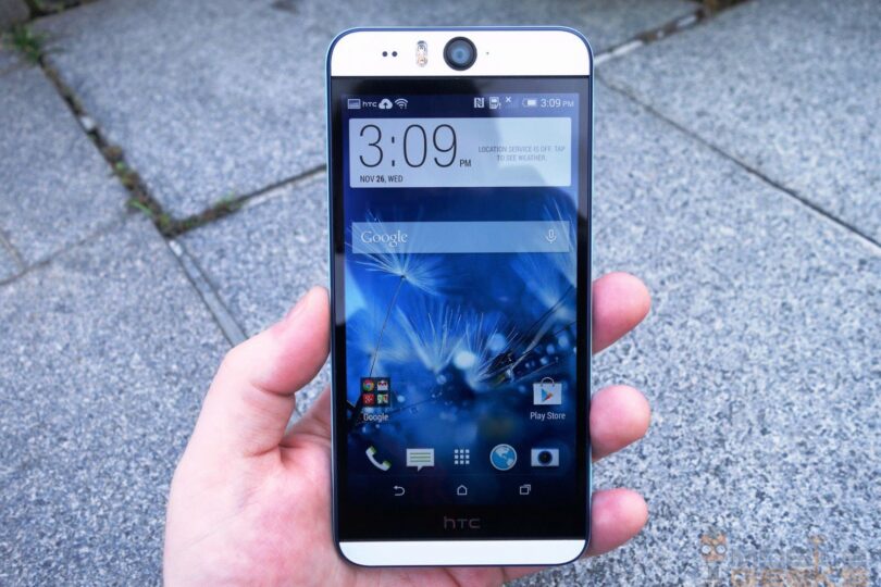 HTC Desire Eye: Frontansicht mit Blick auf den Homescreen