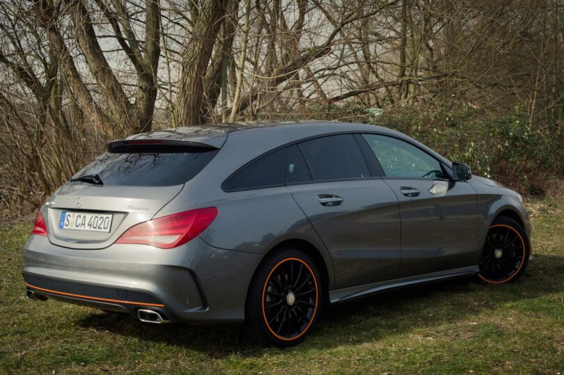 2015 Mercedes-Benz CLA 250 4MATIC Shooting Brake OrangeArt Edition mountaingrau metallic - von rechts hinten