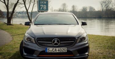 Frontansicht 2015 Mercedes-Benz CLA 250 4MATIC Shooting Brake OrangeArt Edition