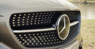 Diamond-Grill des 2015 Mercedes-Benz CLA 250 4MATIC Shooting Brake OrangeArt Edition