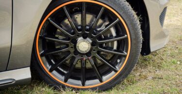 18" AMG Alufelgen des 2015 Mercedes-Benz CLA 250 4MATIC Shooting Brake OrangeArt Edition