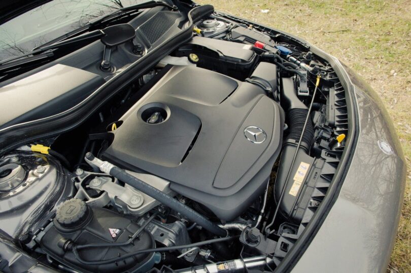 Der 211 PS starke 2L-Motor des 2015 Mercedes-Benz CLA 250 4MATIC Shooting Brake OrangeArt Edition