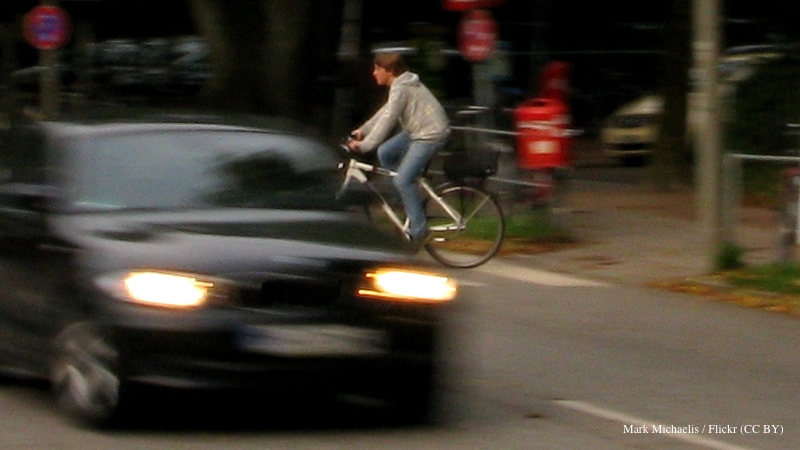 Auto und Radfahrer