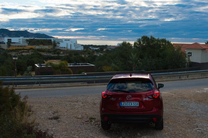 2015 Mazda CX-5 Skyactiv-D 150 AWD - Heckansicht Sonnenuntergang