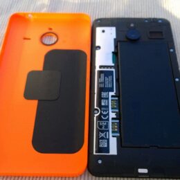 Innenleben des Microsoft Lumia 640XL mit austauschbaren Backcover