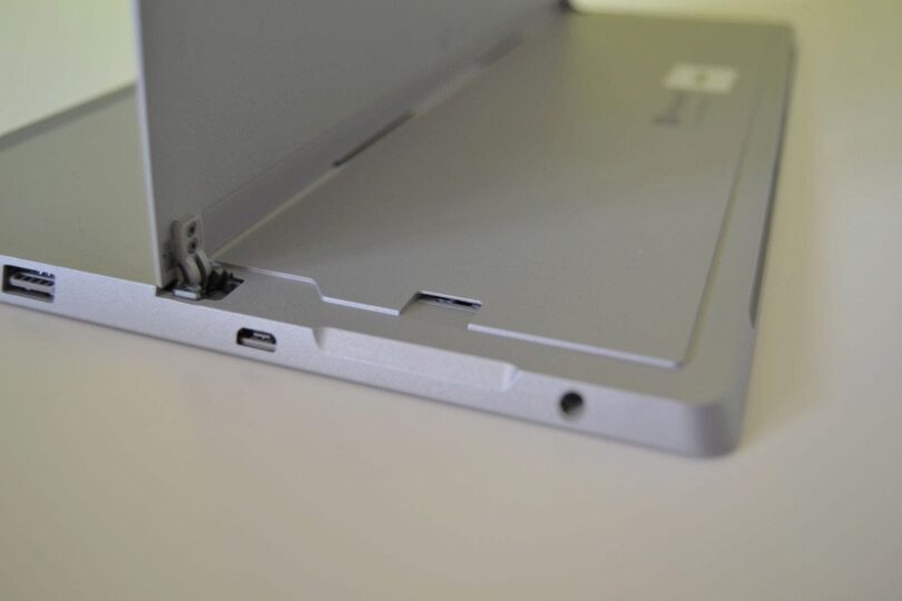 MicroSD-Slot Microsoft Surface 3