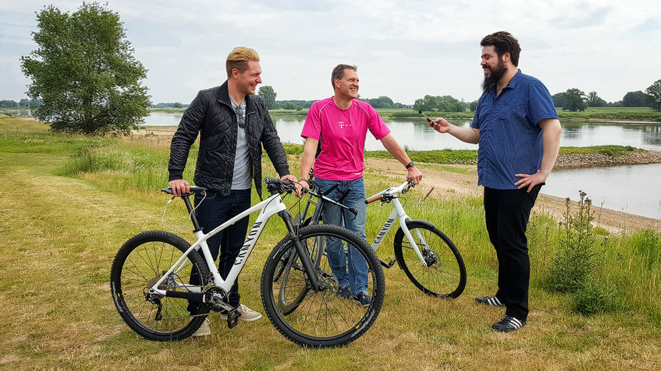 Tobias Schwarz unterwegs an der Elbe | Bild: Deutsche Telekom