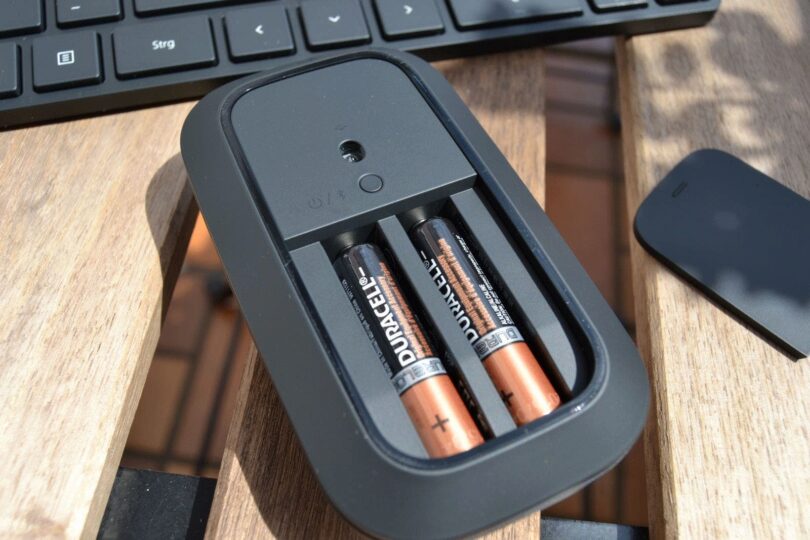 Microsoft Designer Bluetooth Desktop - Maus Batteriefach