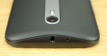 Motorola Moto G 2015: Blick auf die geschwungene Oberseite