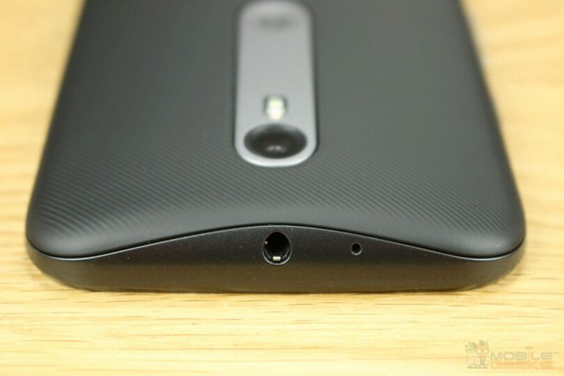 Motorola Moto G 2015: Blick auf die geschwungene Oberseite