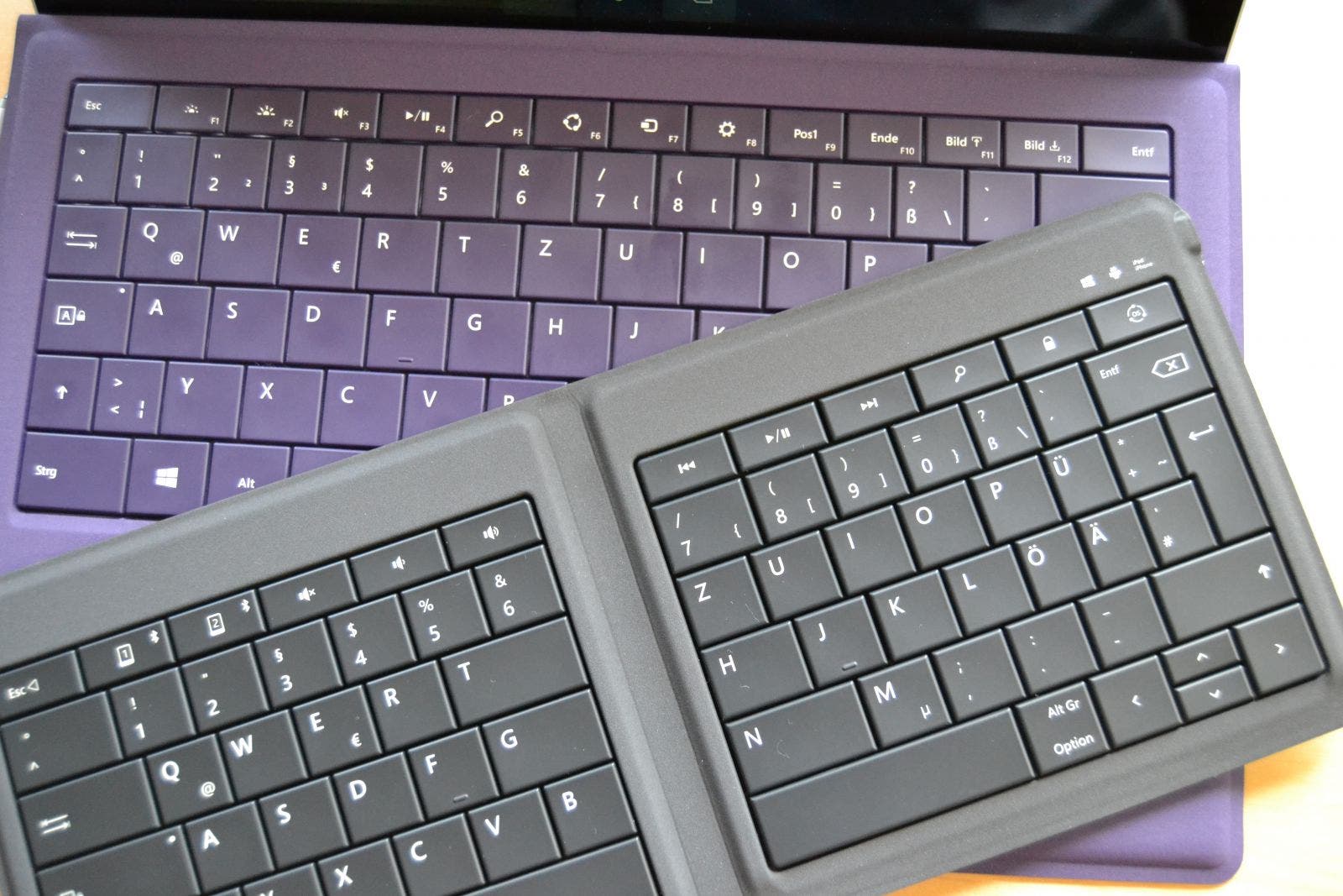 Vergleich Universal Foldable Keyboard mit dem Surface Type Cover