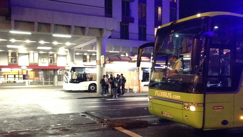 Fernbusse am Busbahnhof Köln