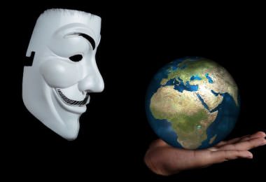 Social Bots Donald Trump USA Anonymität Welt Weltkugel Globus Erde Maske