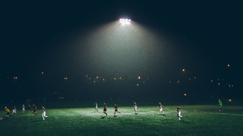 Weltweit erste Profiffußball-Liga setzt den Video-Schiedsrichter ein