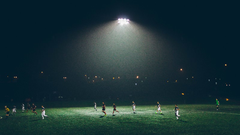 Weltweit erste Profiffußball-Liga setzt den Video-Schiedsrichter ein