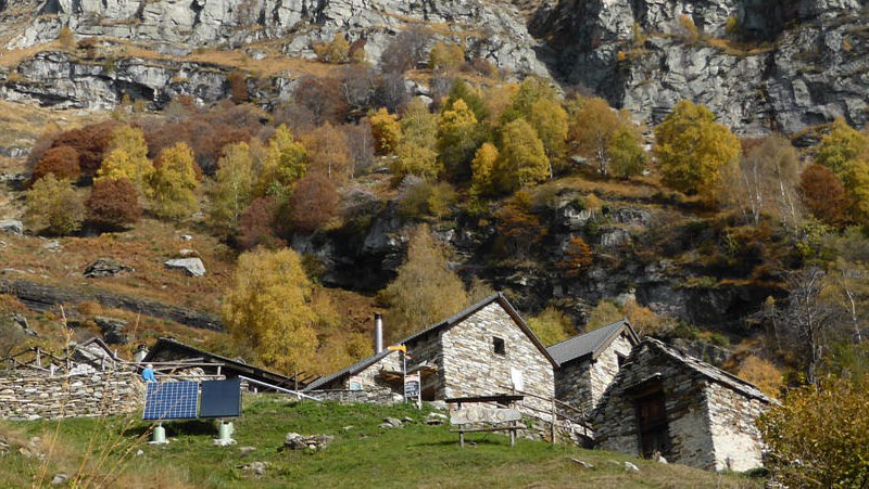 Zu den letzten Bergbauernhöfen im Tessin wandern - Odro im Valle Verzasca