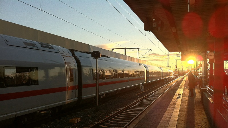 zug_bahnhof_deutsche_bahn