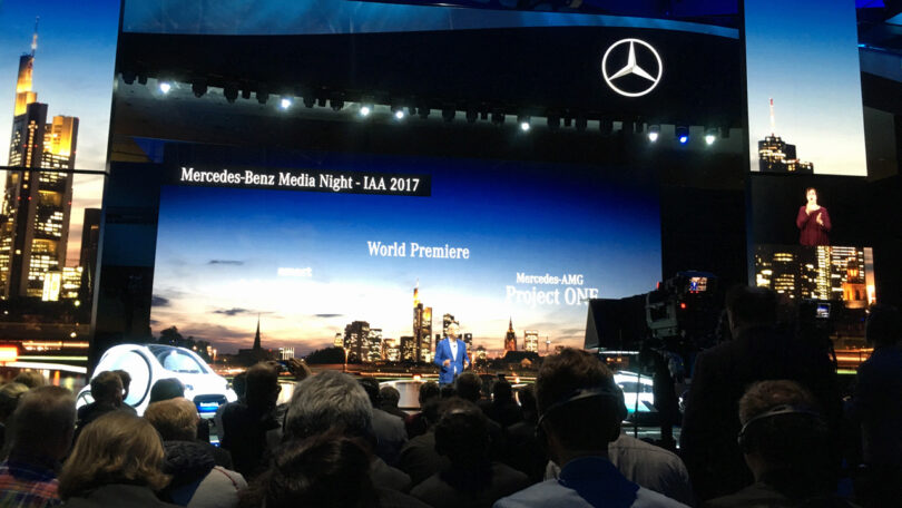 Kathedralen-ähnlich, aber nur Show: Daimler-Chef Zetsche bei der Präsentation seiner Innovationen auf der IAA. (Foto: Ekkehard Kern)