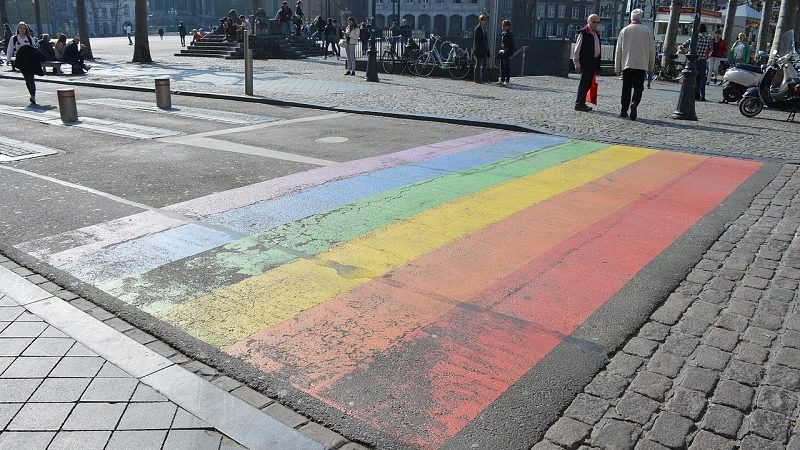 Zebrastreifen Regenbogen