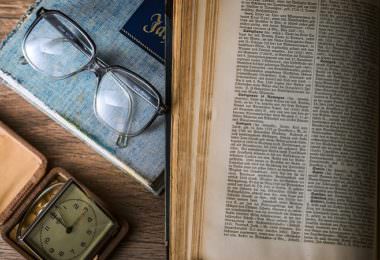 Buch, Brille, Uhr, Wissen, Konzentration, Murakami