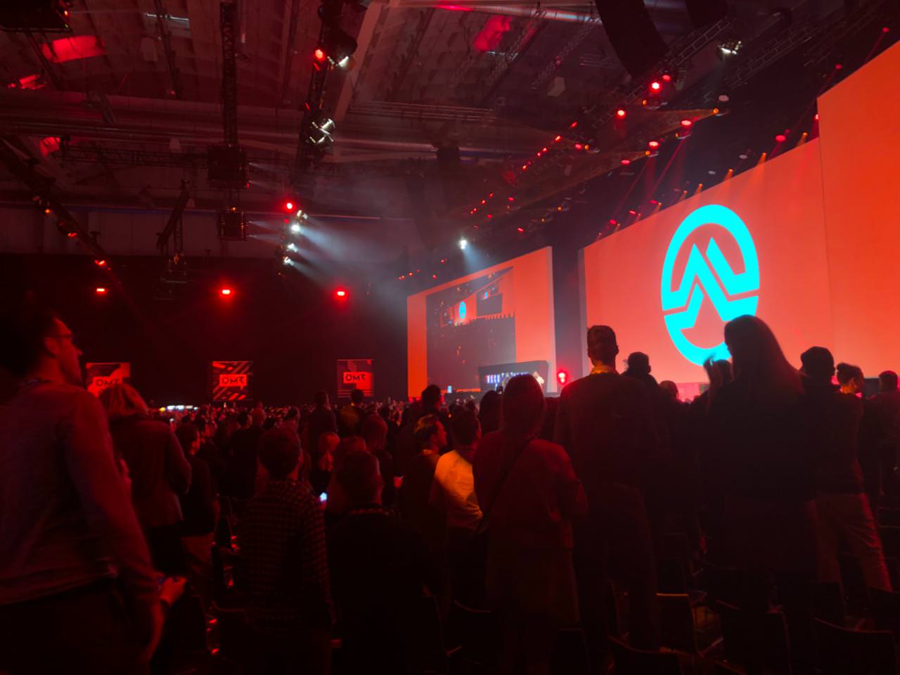 Bühne rot OMR 2018