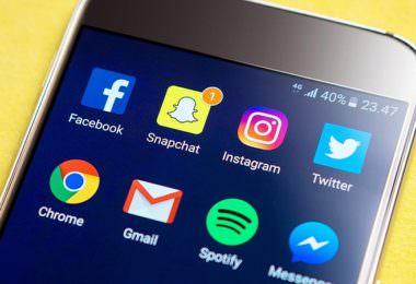 Smartphone, Snapchat, Facebook, Instagram, Twitter, Spotify, Chronologie