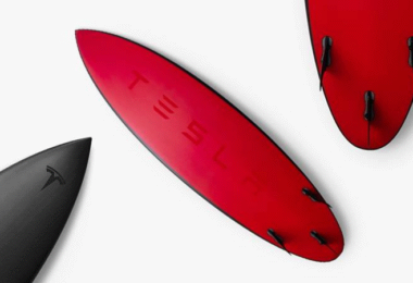 Tesla Surfbrett schwarz rot