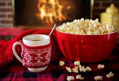 Popcorn, Popkorn, Tee, Kamin, Winter, Weihnachten, Netflix-Neuerscheinungen, Filmtipps Weihnachten