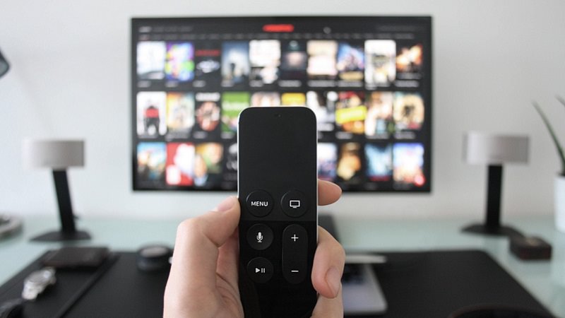 Netflix, Smart TV, Fernseher, Fernbedienung, Netflix-Werbung deaktivieren, Netflix-Werbung ausschalten, Netflix im September, Netflix im Oktober