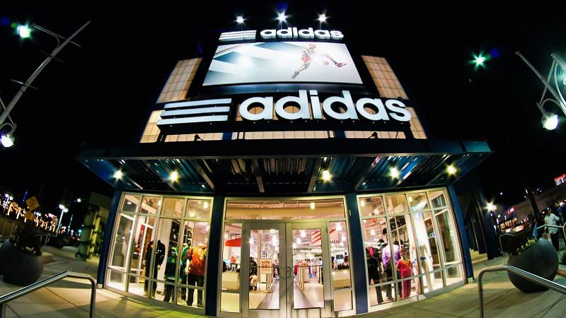 Adidas, Store