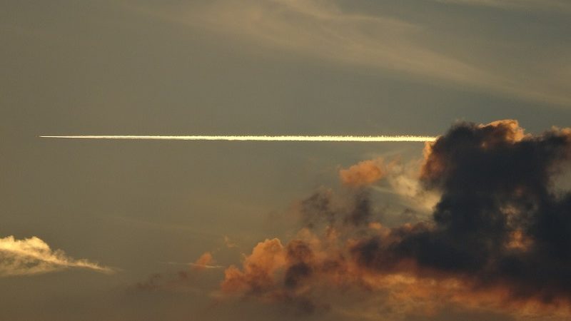 Flugzeug Wolken Sonnenuntergang