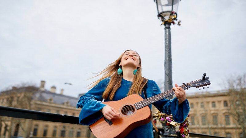 Musik, Reisen, Fliegen, singende Flugbegleiterin