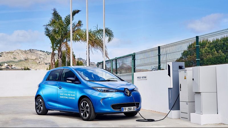 Renault Zoe an Ladestation auf Porto Santo