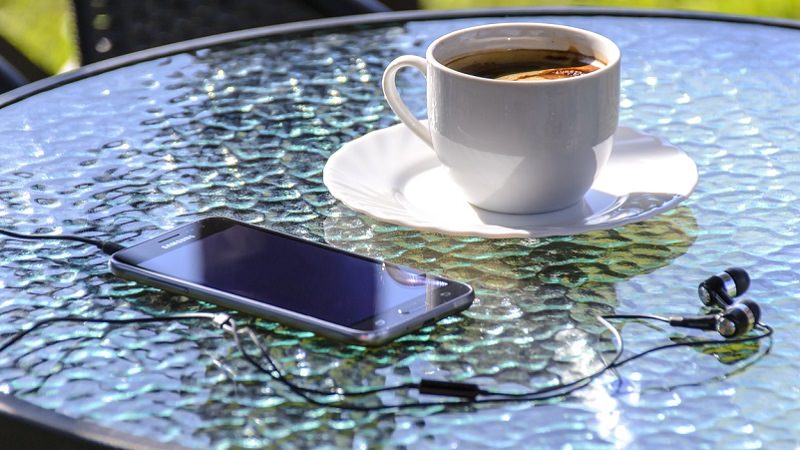 Smartphone, Glastisch, Kaffee, Kaffeetasse, Sonnenschein, Sonne, Sommer
