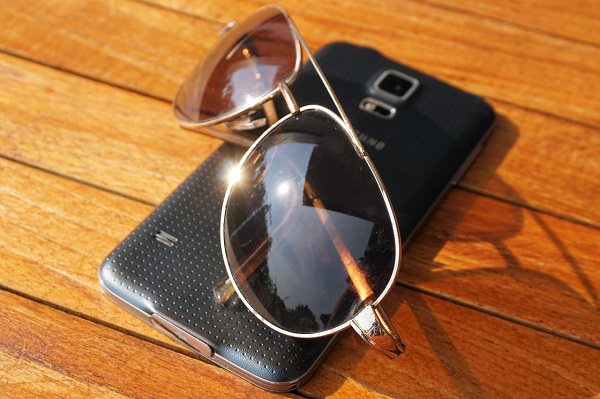 Smartphone, Android, Sonnenbrille, Sommer, Sonnenschein, Smartphone-Akku