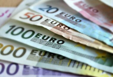 Euro, Bargeld, Geldscheine, Geld, Gehalt, Digitalbranche