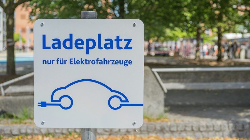 Elektroautos, Ladeplatz