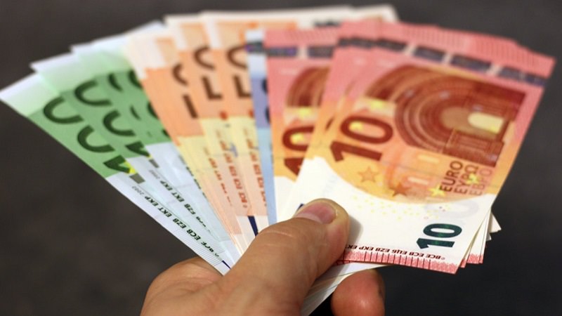 Geld, Euro, Geldscheine, Gehalt