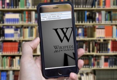 Wikipedia, WT Social, Social Media