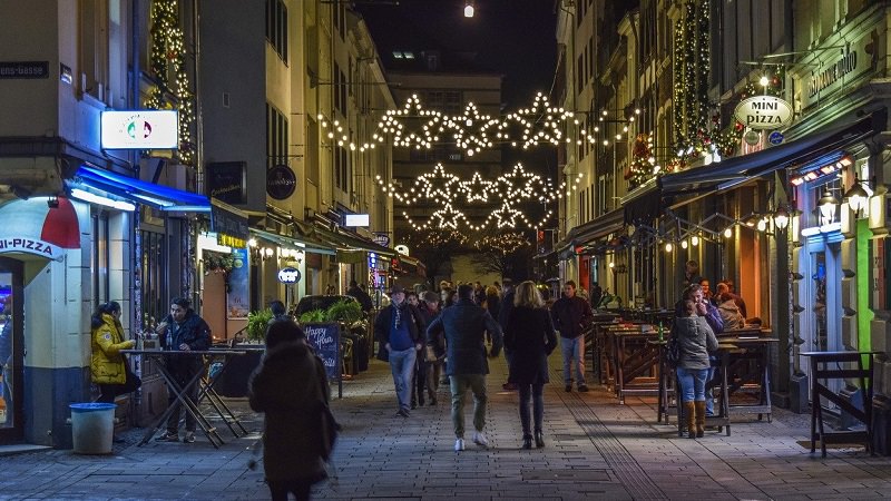 Weihnachten, Innenstadt, Weihnachtsschmuck, Weihnachtsshopping, Weihnachts-Shopping