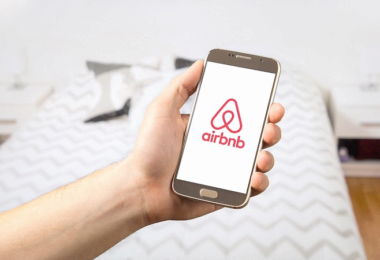 Airbnb App, Social Media