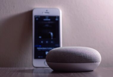 Google Home Mini, iPhone, Smart Speaker, Amazon Alexa aktivieren