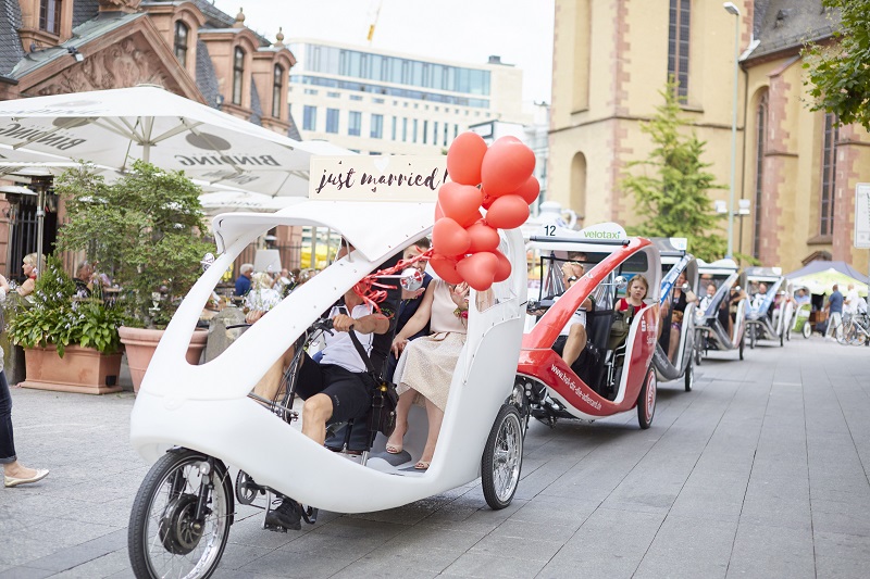 Velotaxi Frankfurt, Hochzeit, Braut, Feier, Fahrrad