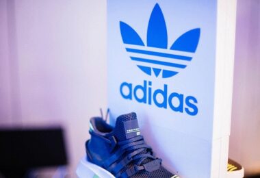 Adidas, Schuhe, Sportartikel, Sportartikelhersteller, Staatshilfen beantragt