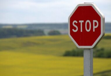 Stopschild, Stopp, Stop, Verkehrsschild, Verkehrszeichen, Straßenschild, Verkehr