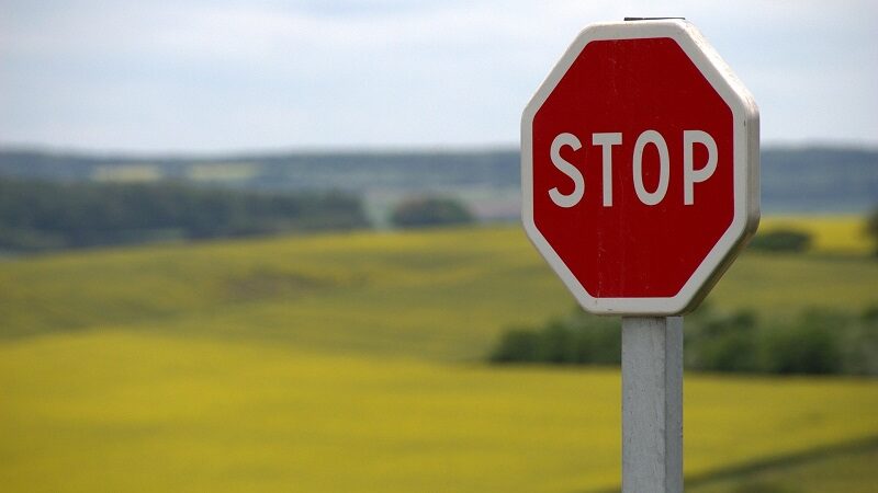 Stopschild, Stopp, Stop, Verkehrsschild, Verkehrszeichen, Straßenschild, Verkehr