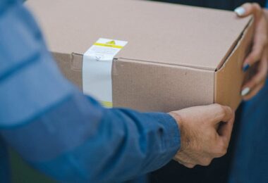 Paket, Paketbote, Postbote, Amazon, Amazon A-bis-Z-Garantie